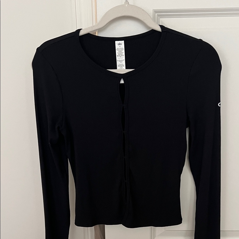ALO Yoga Black Long-Sleeve Ribbed Keyhole Front Top